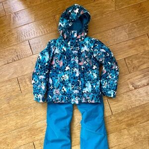 Roxy Jetty snowboard/ski jacket AND matching Roxy backyard snow pants. Size 8